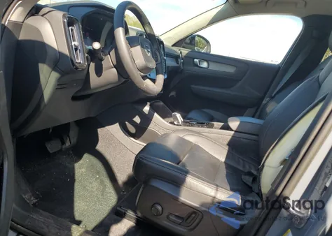 2023 Volvo Xc40 Plus из США, поврежденный, VIN YV4L12UW9P2062304